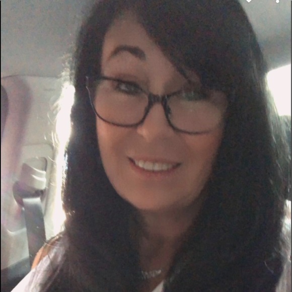 Meet your Posher, Cheryl - Picture 2 of 2